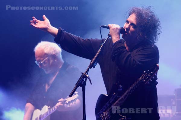 THE CURE - 2012-06-30 - BELFORT - Presqu'ile du Malsaucy - Robert James Smith - Reeves Gabrels